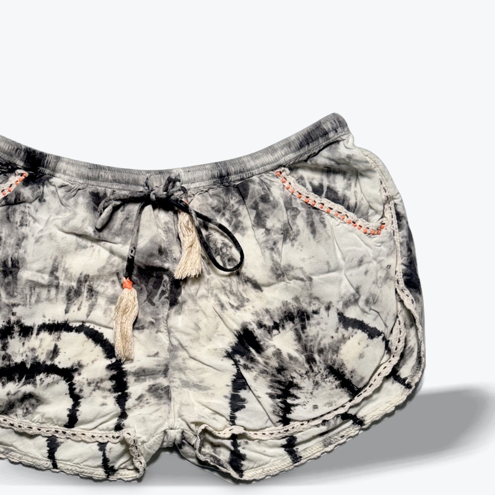 Skemo Women Medium Tie Dye Boho Lounge Shorts Black White Beaded Tassel Crochet